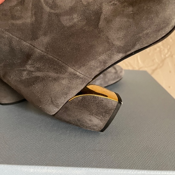 Prada, grey suede ankle boots, 2" heels, square toes, concealed zipper, sz 38.5, - Picture 7 of 13